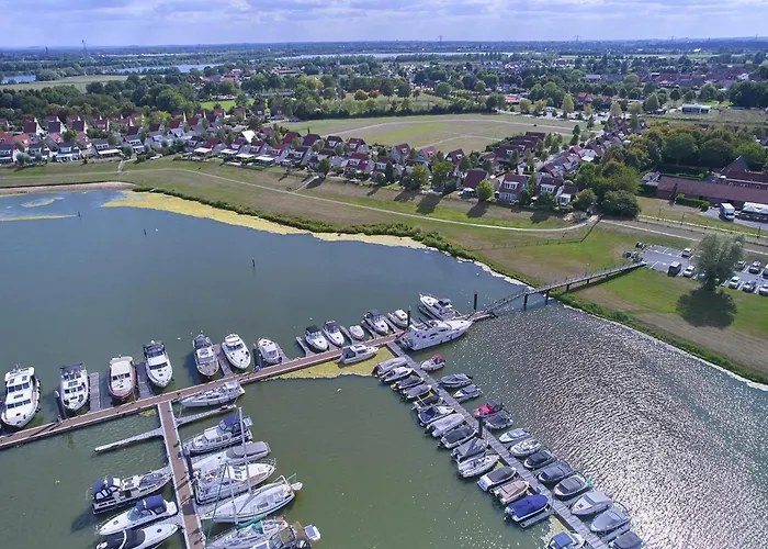 Aan De Oever بيت للعطل Stevensweert