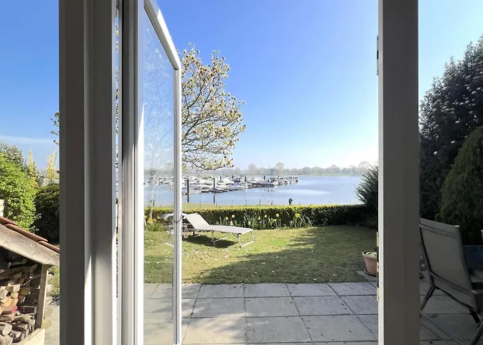 Aan De Oever بيت للعطل Stevensweert