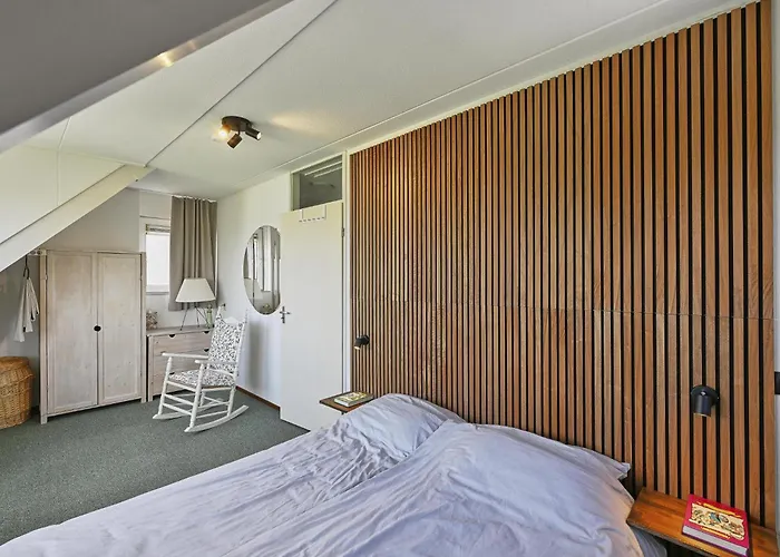 Aan De Oever بيت للعطل *